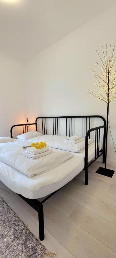 Bast 17 Dom Duzy Parking , Mandoria , Ptak , 2 Sypialnie Lub 1 Sypialnia, Taras , Autostrada A1, Kalinowskiego 17E Wifi Łódź Extérieur photo